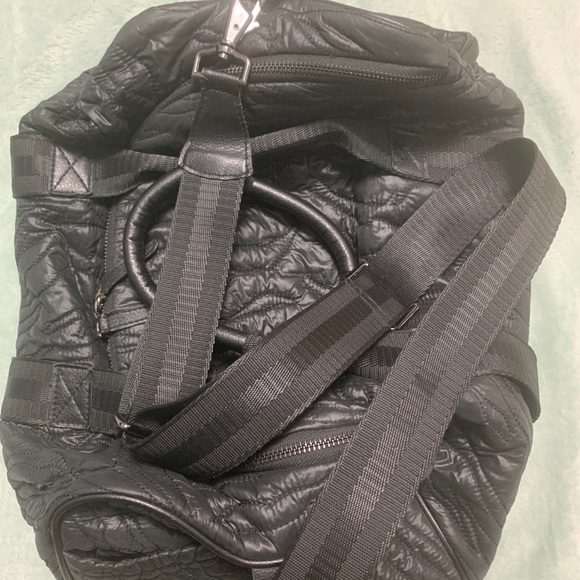 Minnie Rose tote black nylon quilted over nite bag 2 handles roomy good carry on - Picture 2 of 10